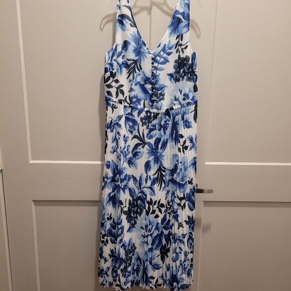 Talbots Dresses & Skirts - Talbots Floral Dress - Size 8
